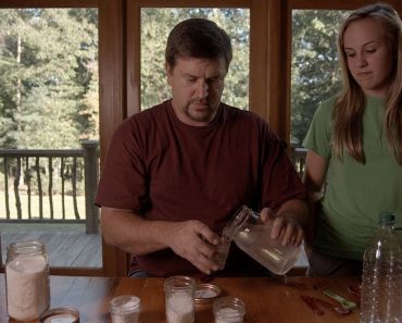 Doomsday Prepper Tips: Rehydration | Doomsday Preppers
