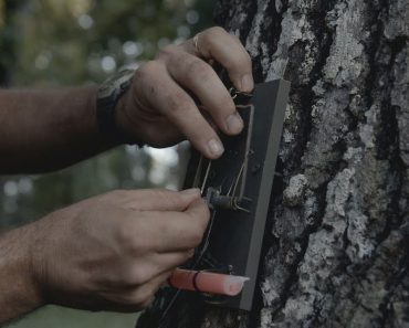 Doomsday Prepper Tips: Glowstick Alarm | Doomsday Preppers