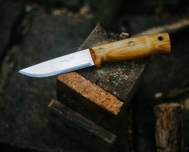 Helle Temagami Les Stroud Survival Knife Review