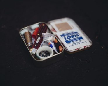 Here’s How You Build an Altoids Tin Survival Kit to EDC (+Contents List)