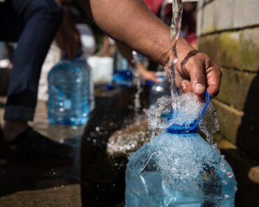 How to keep cool and hydrated in an arid environment