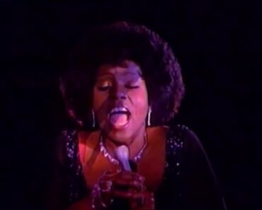 Gloria Gaynor – I Will Survive (Official Video)