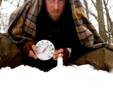 Learn the Trick this Survivalist uses to stay warm! Winter Survival, Survival Hacks, Survival Tips