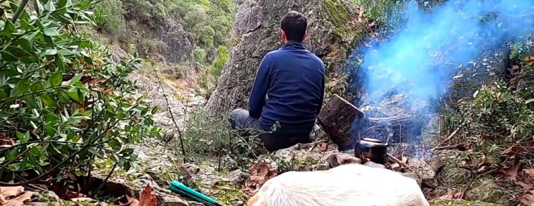 Bushcraft Camp: Survival Shelter Building,Outdoor Camp Cooking Winter Wild Camping