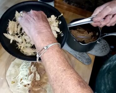 Making Lunch From My Prepper Pantry & Garden ….. Bean & Chicken Soft Tacos