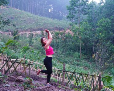 OFF GRID LIVING – Building a Wall to Protect Food Vegetable Garden , Survival Alone in Forest