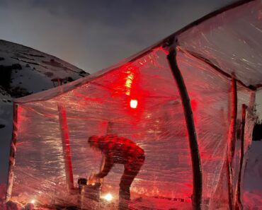 Plastic Wrap Survival Shelter in Winter – Bushcraft Stretch Film Tent and Stove – Popcorn, ASMR Plastic Wrap Survival Shelter in Winter – Bushcraft Stretch Film Tent and Stove – Popcorn, ASMR