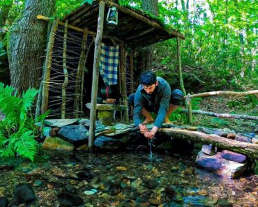 7 Days SURVIVAL Camping In RAIN Forest, THUNDER, Building Warm BUSHCRAFT SHELTER, Primitive BRIDGE