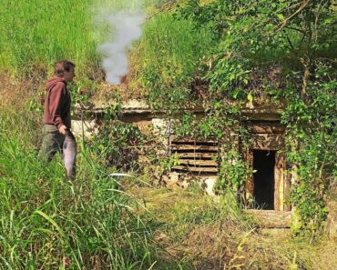 Building Abandoned Underground Bushcraft Shelter for Survival, Clay Fireplace, Fishing HUGE Carp